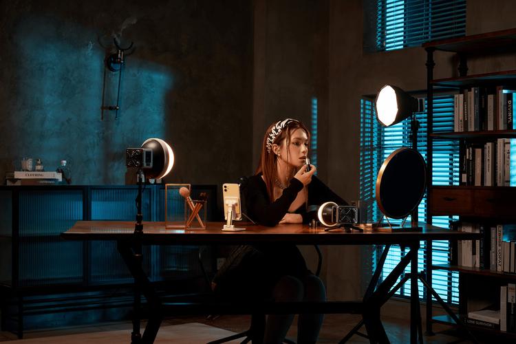 夜晚拍照补光技巧