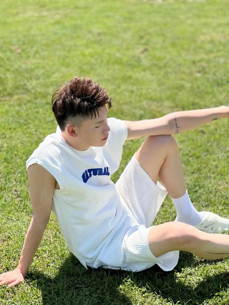 照相姿势怎么摆好看男生图片