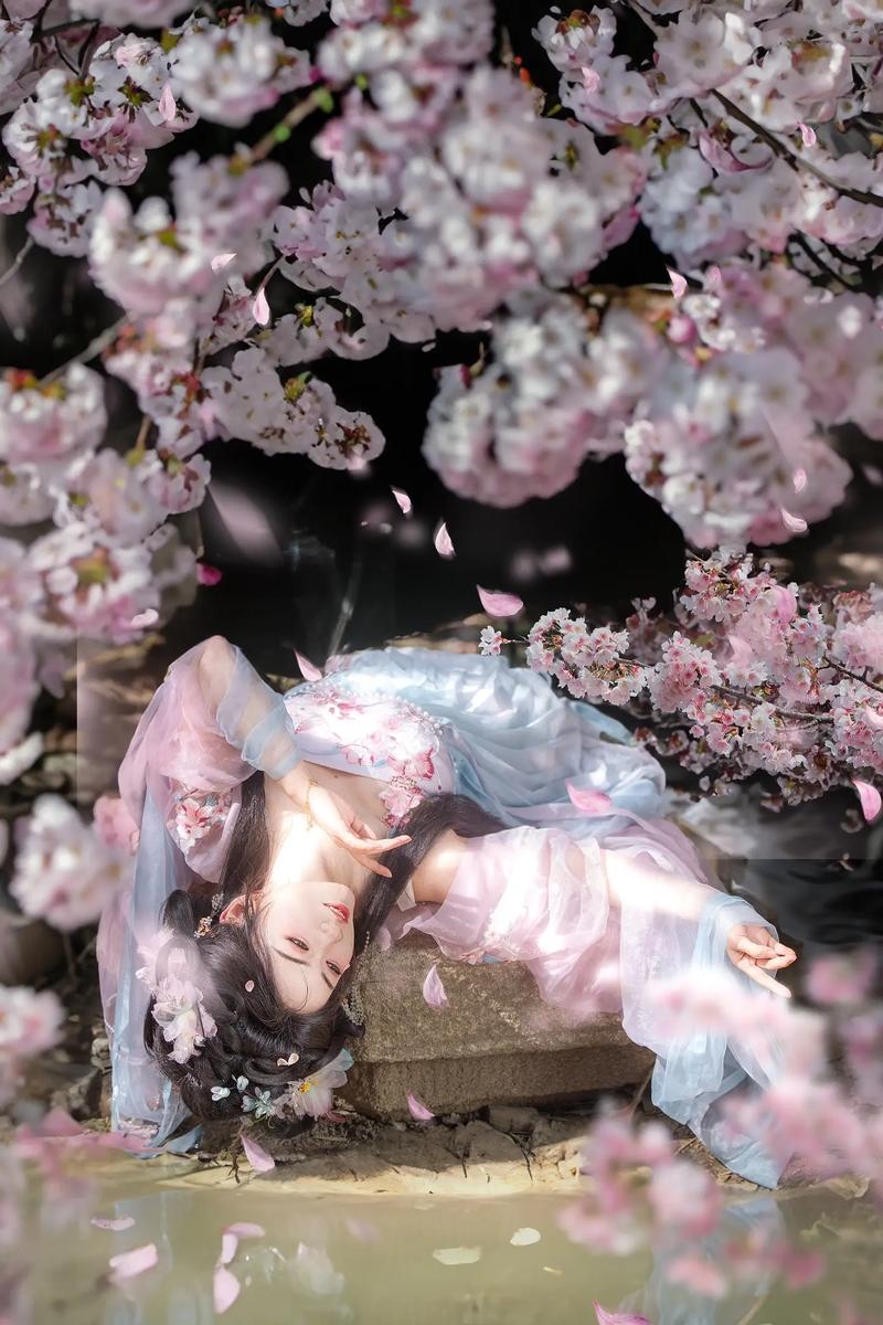 花草拍照姿势图1