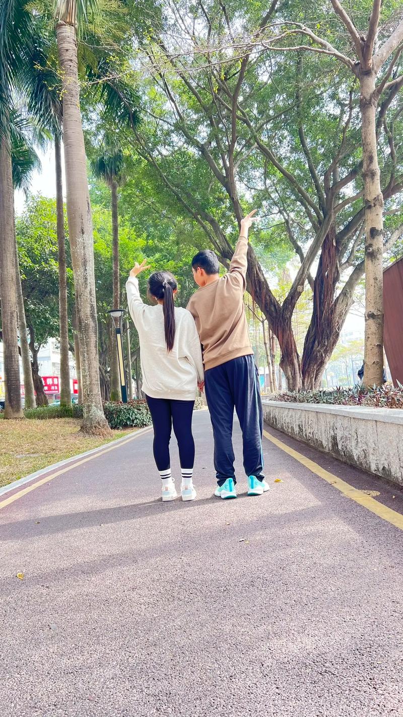 姐姐弟弟拍照怎么摆姿势图2