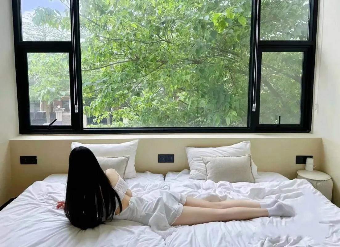 躺床上拍照怎么摆才好看?