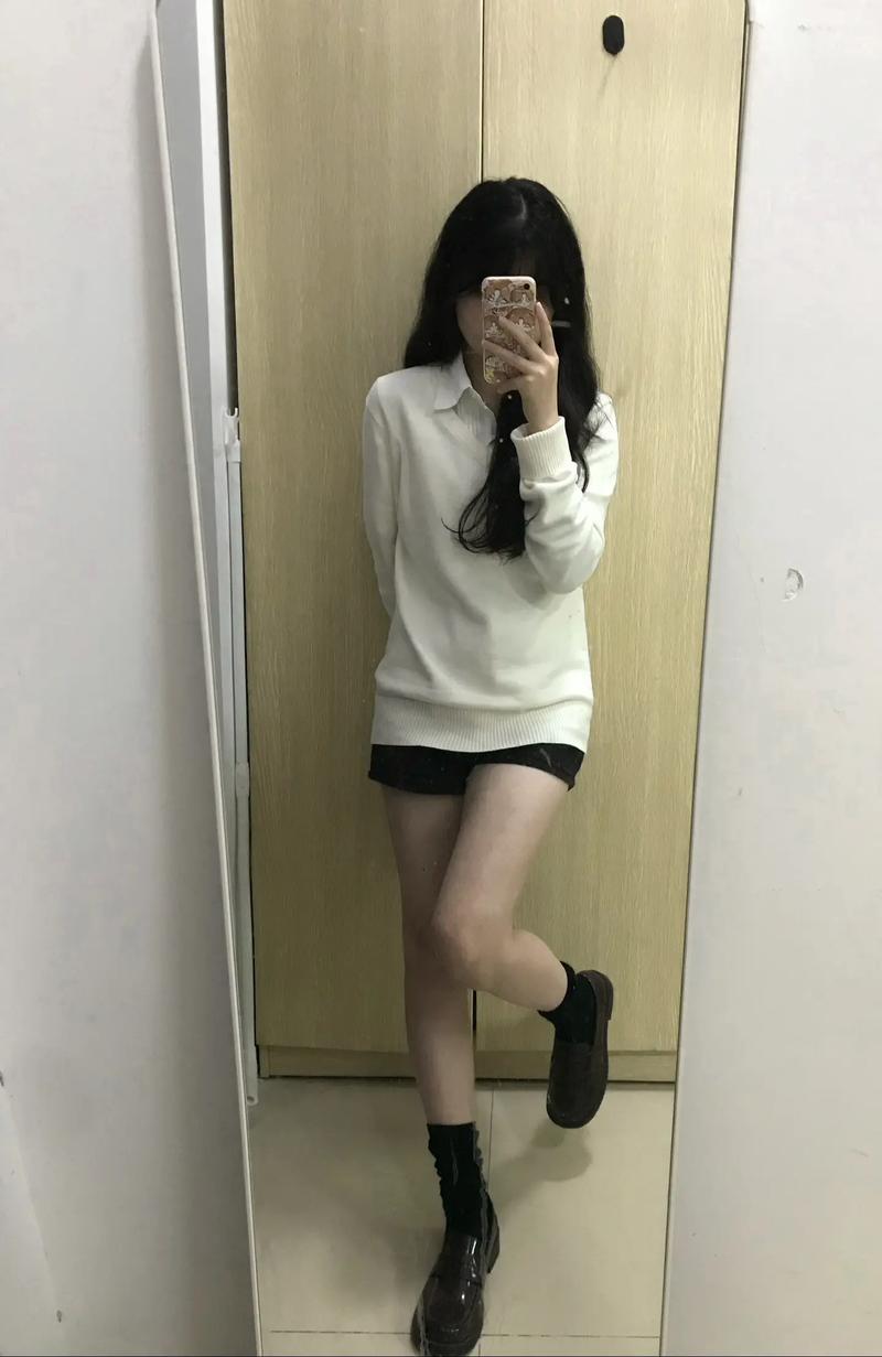 紫色纯色背景拍照姿势图片图3