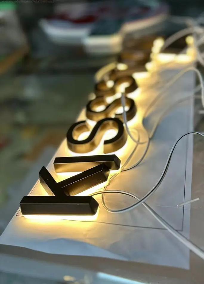 背打光门头效果图图3