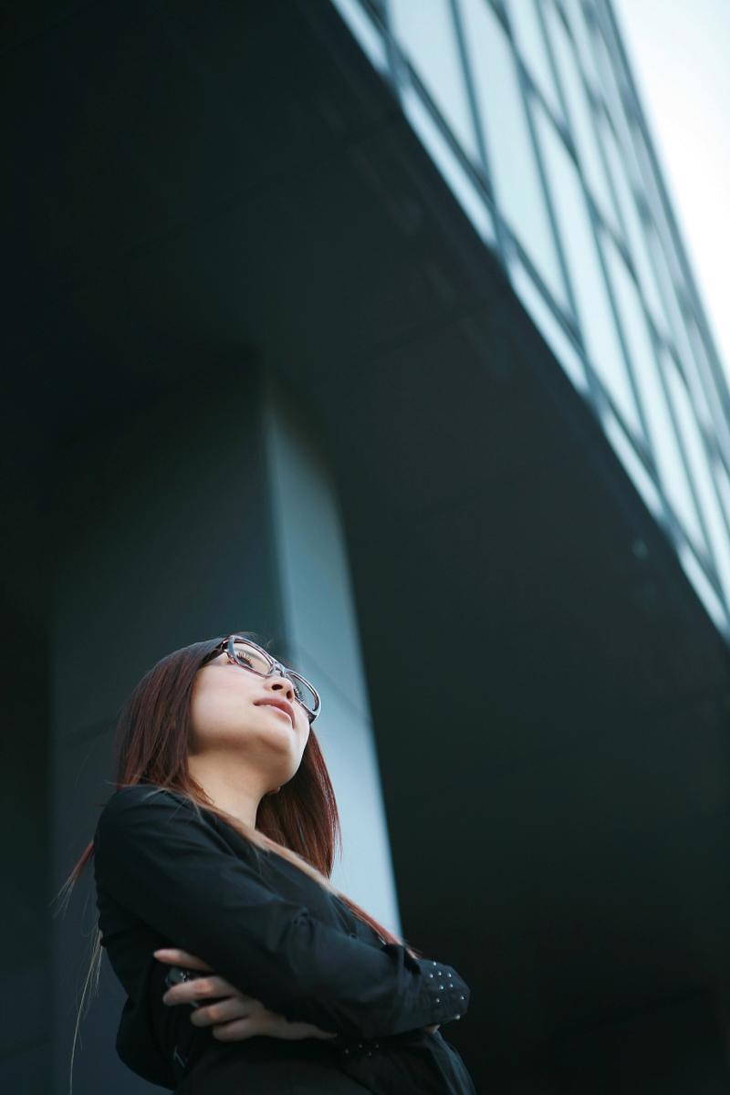 5分钟掌握手机拍人物照的技巧:角度+构图