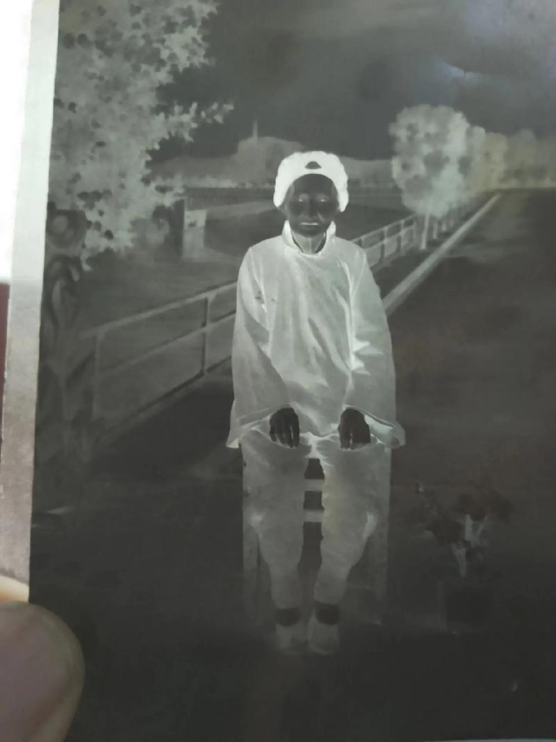 老照片如何翻拍效果比较好?