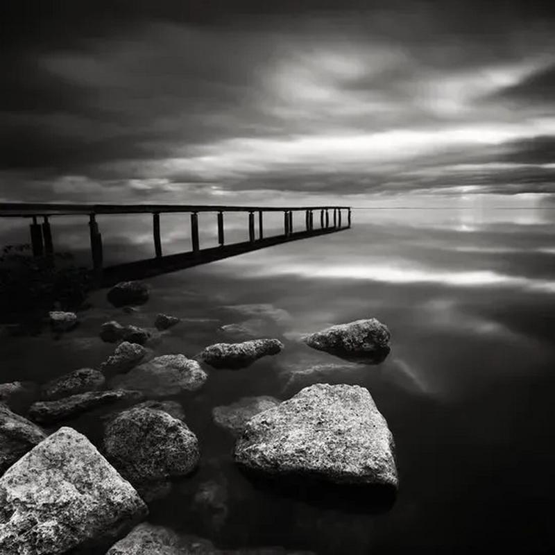 求几张黑白相间的背景图片