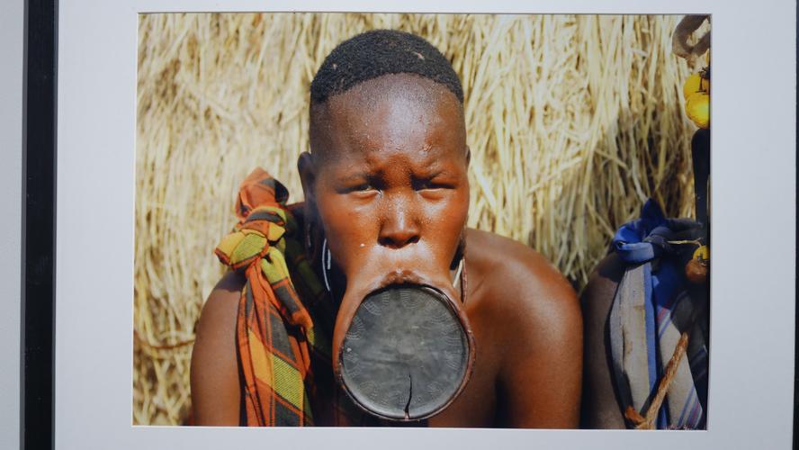 人不在。有以前的照片,可以翻拍吗?