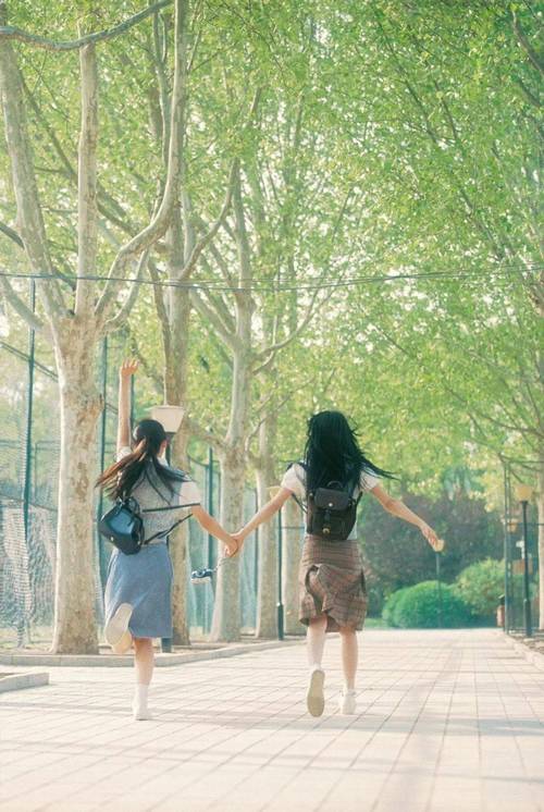 景点拍照姿势大全图片女生图1