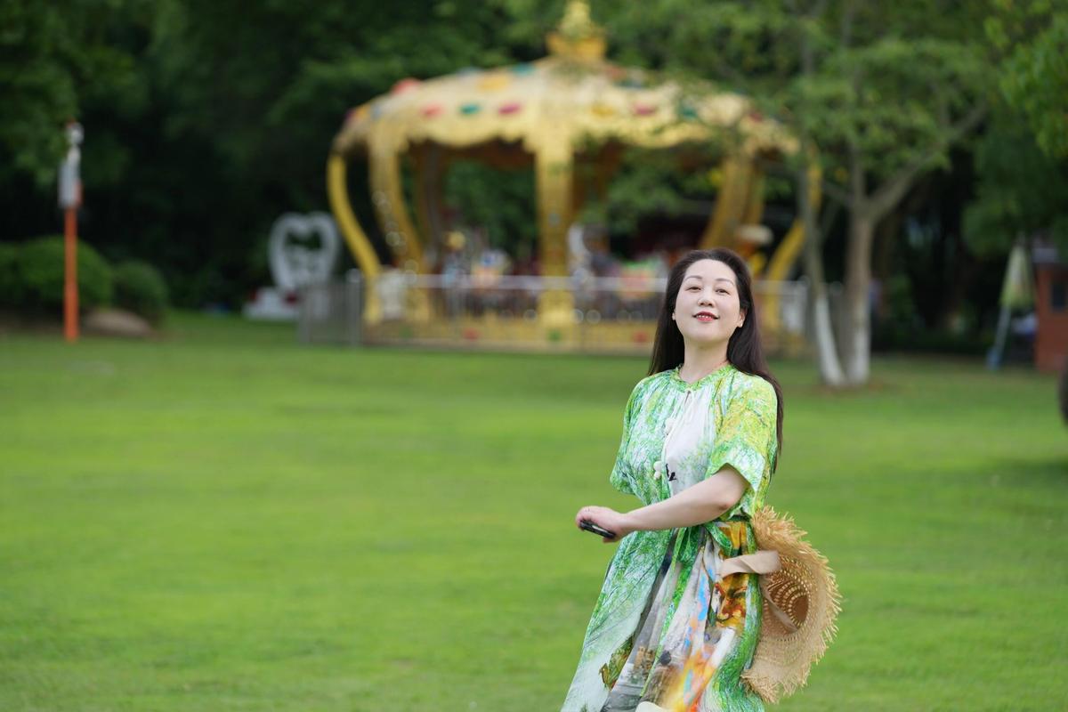 枫叶拍照姿势大全女图1