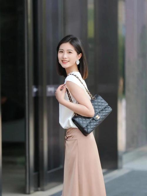 穿裙子拍照,7个优雅大方的姿势,拍照又美又自然