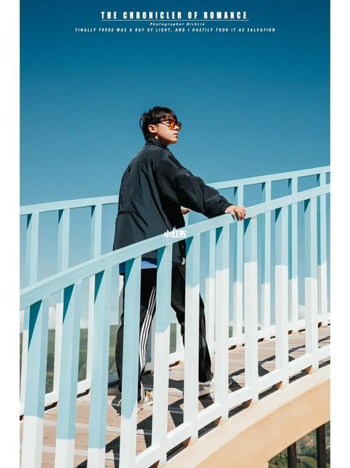 男生拍照12个拍照姿势可以摆阳光帅气又好看图1