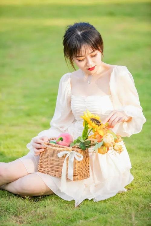 拍照的姿势动作大全女生图片图1