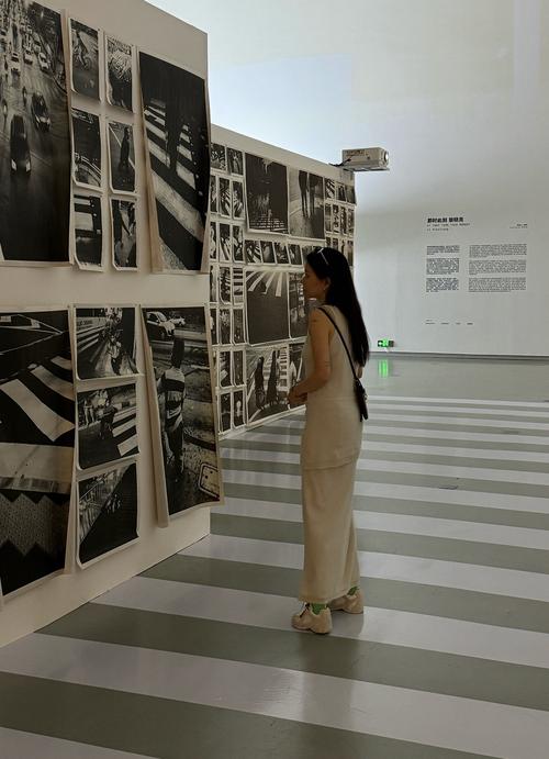 看展拍照|45个氛围感姿势?