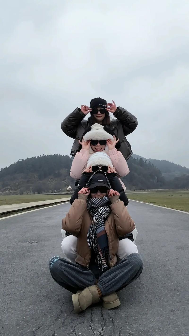 拍照姿势多人拍照好看图2