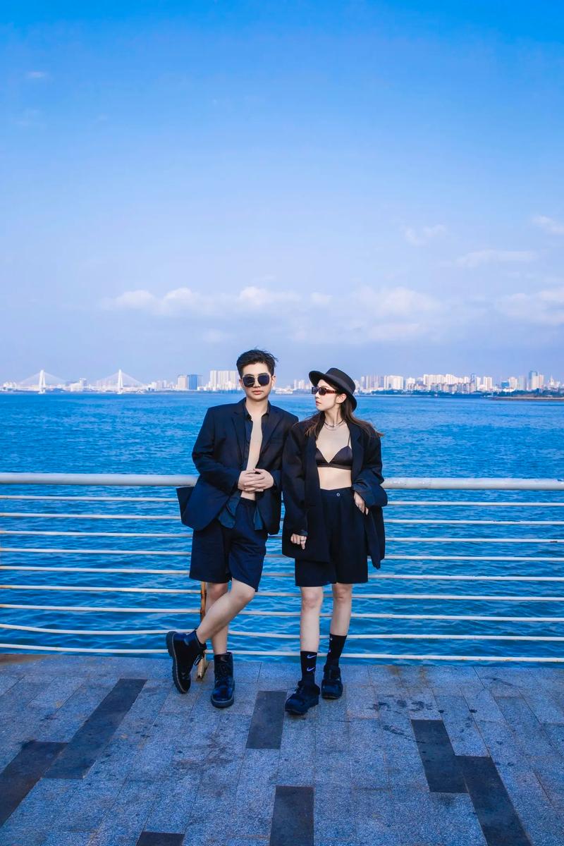 旅游拍照姿势大全男女旅行拍照姿势