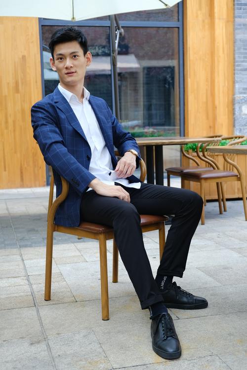 照相怎么摆姿势好看男图1