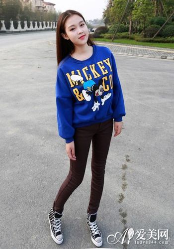 蓝色的背景紫色的衣服拍照可以吗图3