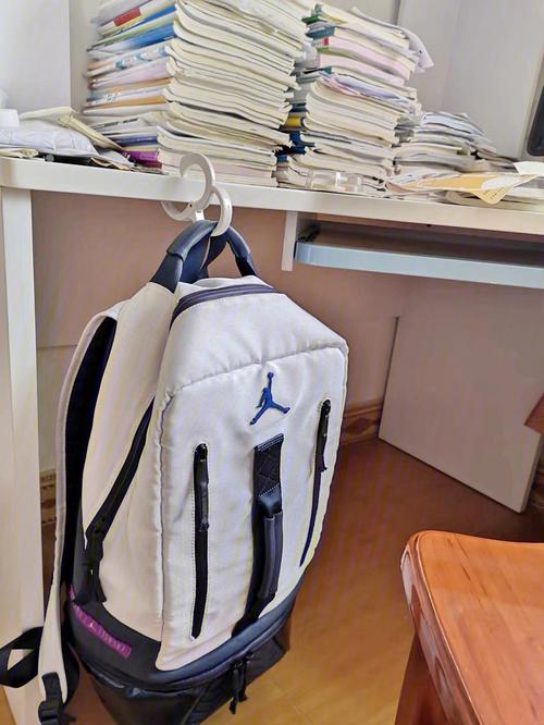 反光板80折叠后能放进书包吗