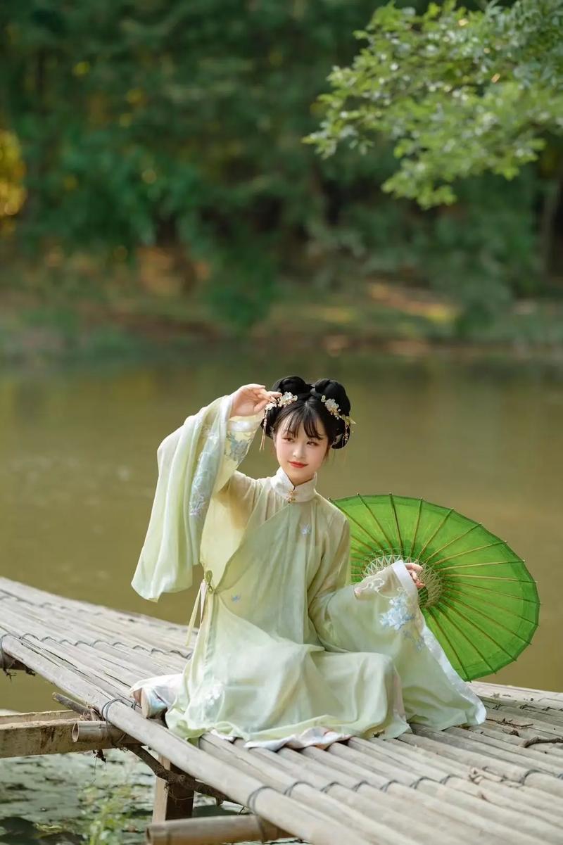 汉服里有哪些好看的拍照姿势?