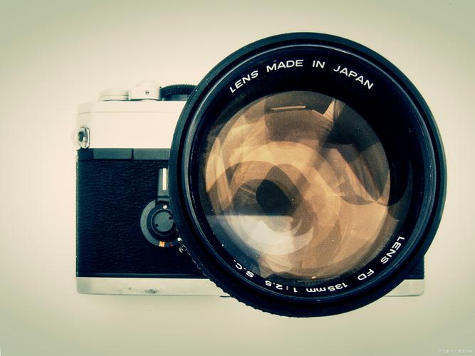 数码相机翻拍旧照片,如何消除反光?