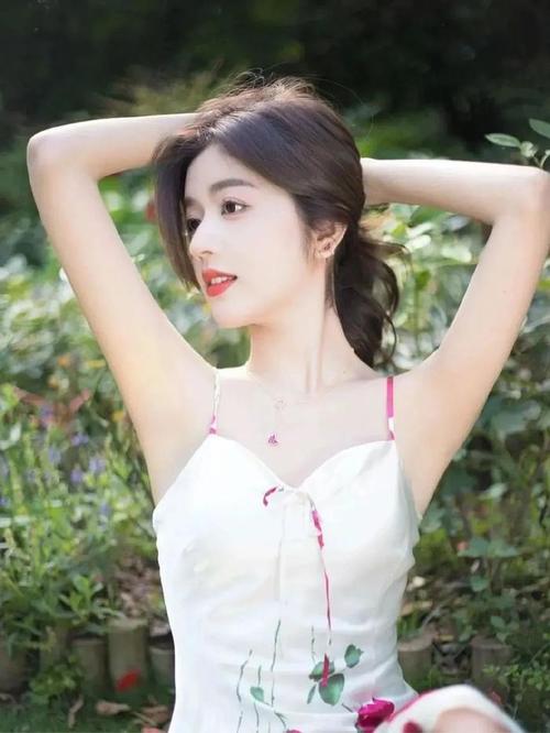 8款半身照拍照姿势,一看就会,简单实用,拍照又好看