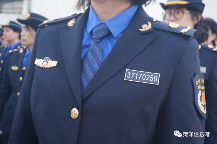 谁有城管所驾驶证专用一寸相片白底处理软件啊???就是带国徽的那个...