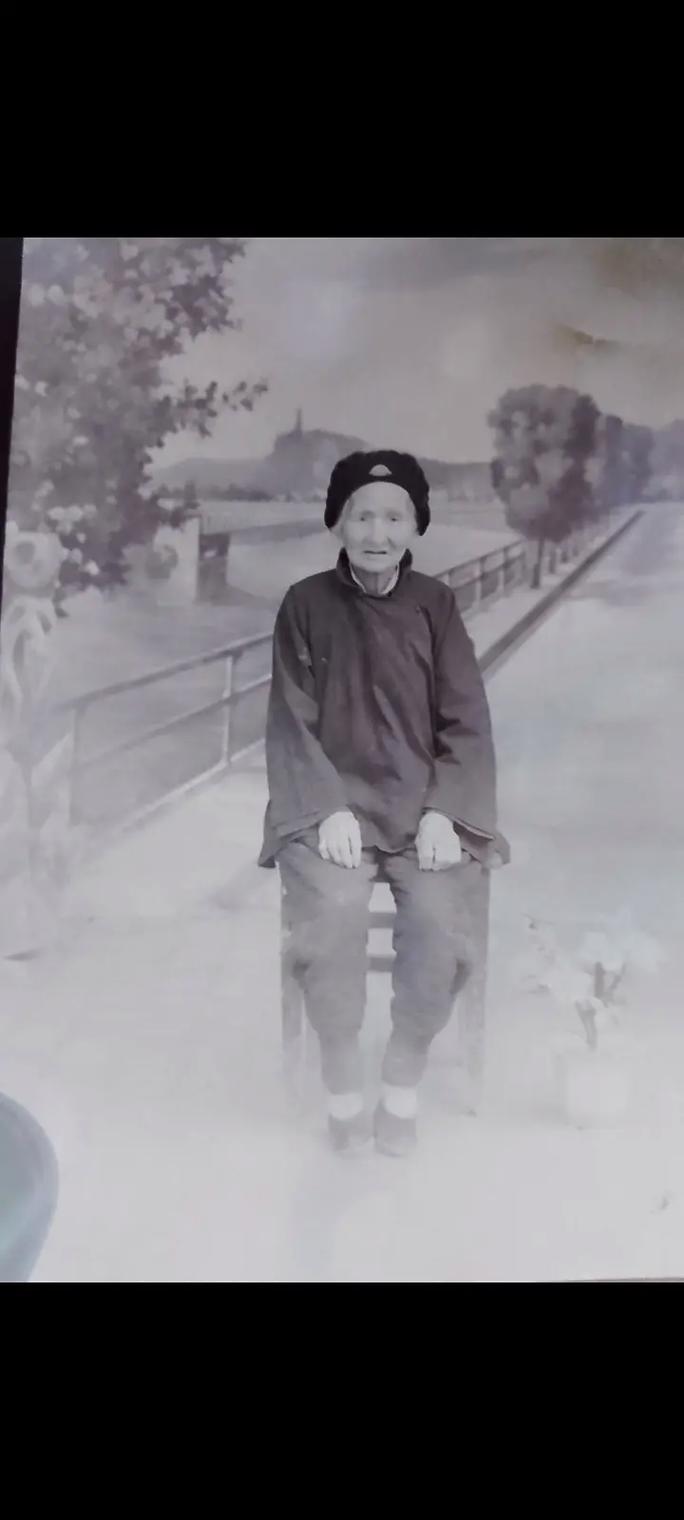 老照片的翻拍技巧怎么翻拍电脑上的照片啊