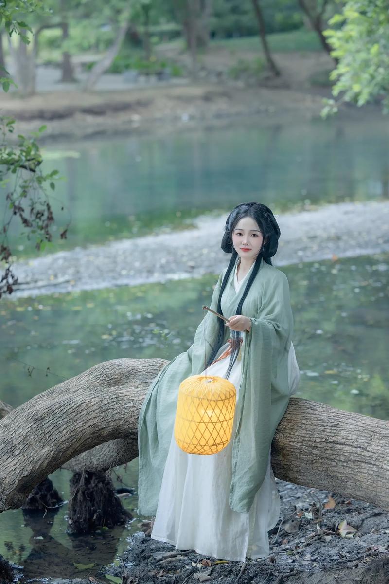 古装十个简单站立拍照姿势图2