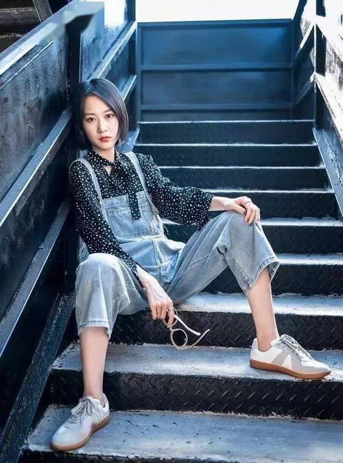 拍照怎么摆pose?最经典常用的拍照姿势大全(顶级POSE)