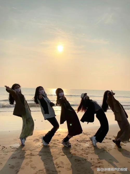 三人拍照姿势的摆法图图3