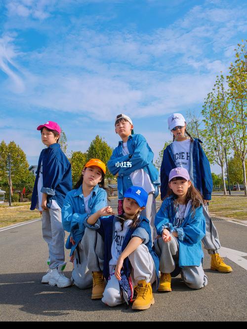 拍照姿势如何拍好看多人图1