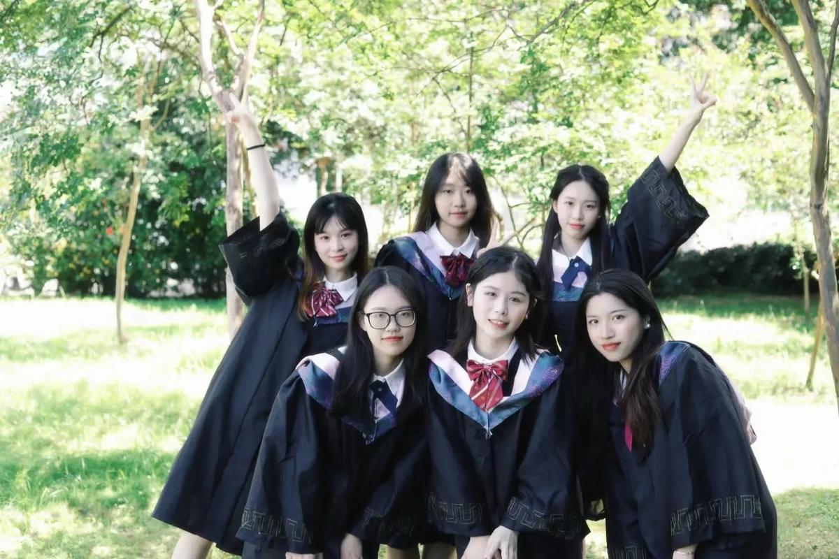 多人拍照如何摆造型