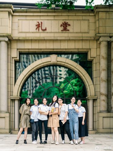 穿裙子拍照怎么摆姿势好看图3