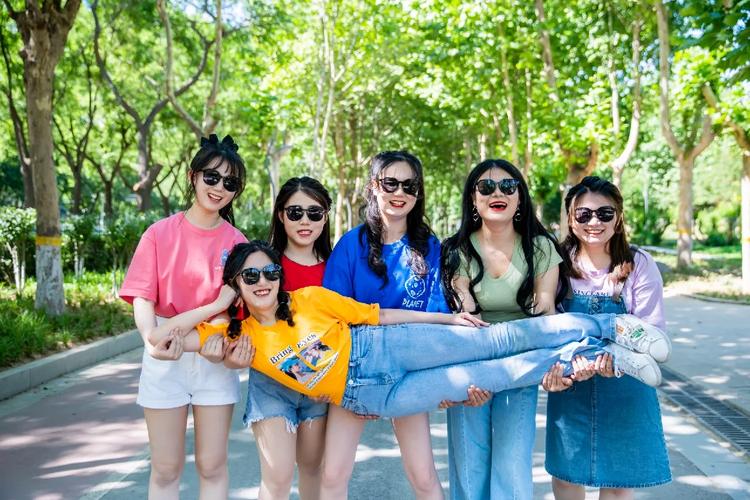 6人拍照姿势六个人图1