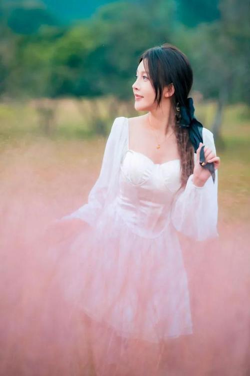 女士拍照姿势的摆法图解视频图2