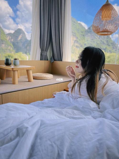 拍照姿势怎么摆女生上半身好看类室内图3