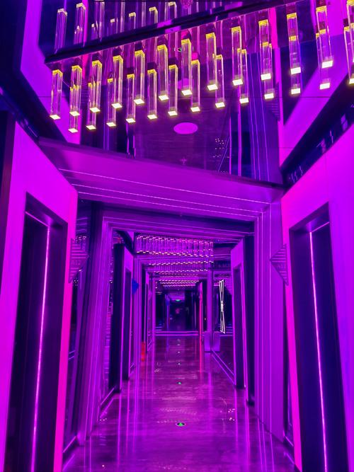 紫色灯光图片背景图2