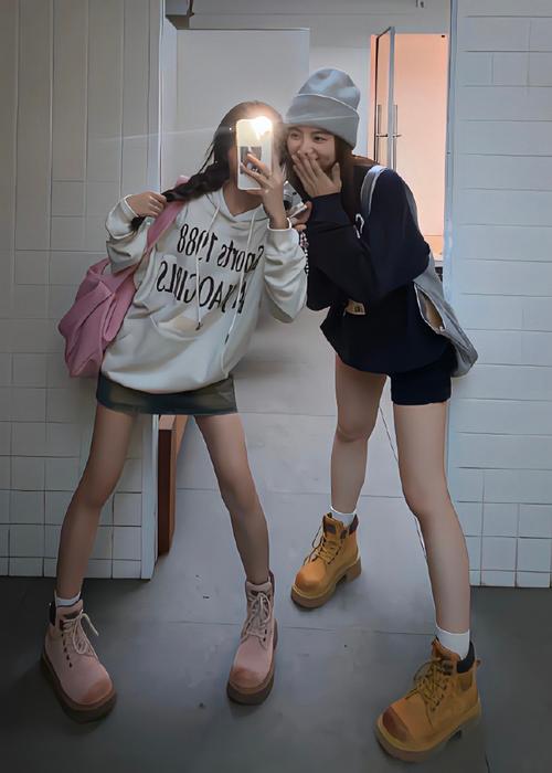 拍照姿势动作大全集体图3