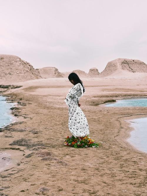 ps海边写真照如何调出时尚冷暖色对比效果_将照片转化为充满时尚感的艺术...