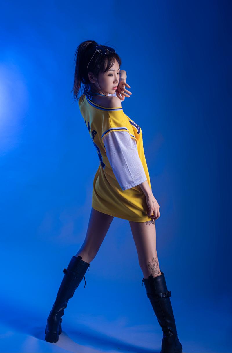 拍衣服图片该摆什么姿势好