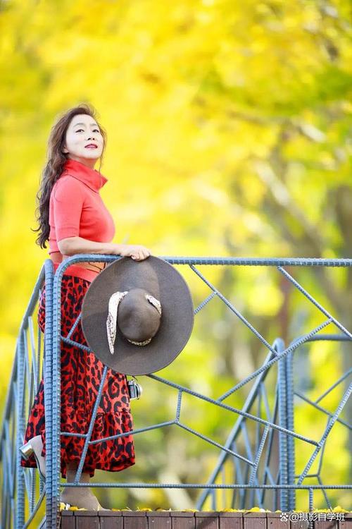 中老年人用什么样的姿势来拍照比较好