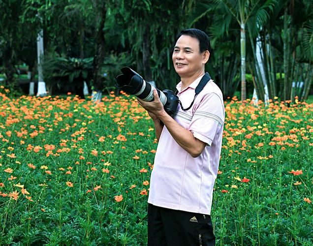 中老年男士拍照怎么摆姿势呢?