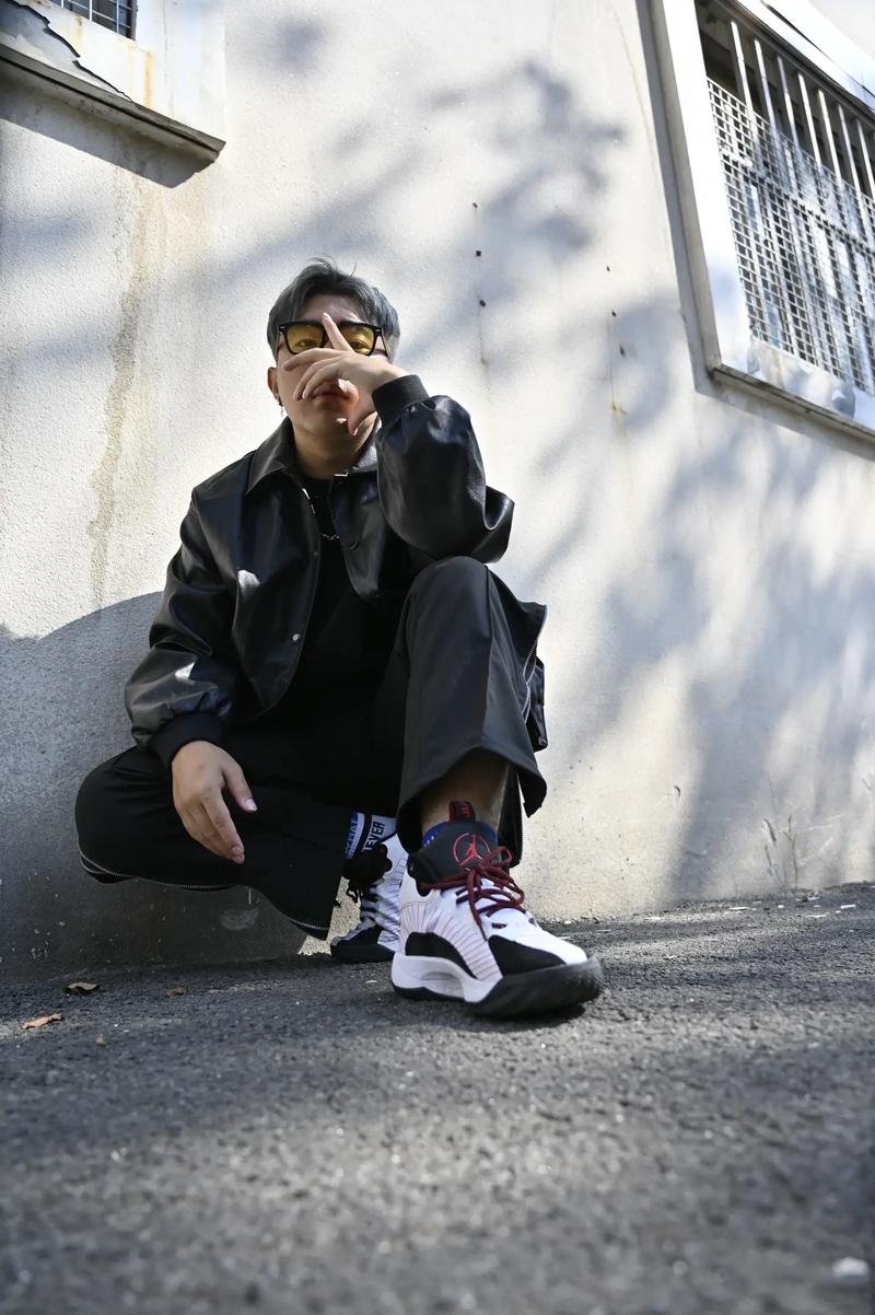 男模特的拍摄姿势