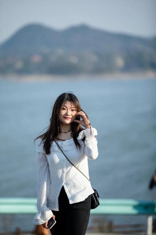 拍照姿势怎么摆女生脸部韩式图1