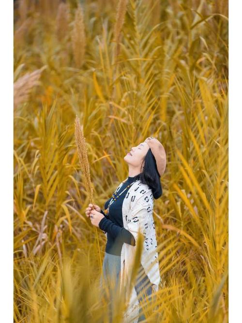 拍照片摆什么姿势最好看50岁图2