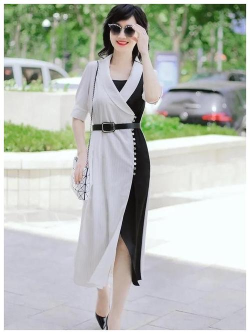 50岁女人拍照如何摆造型