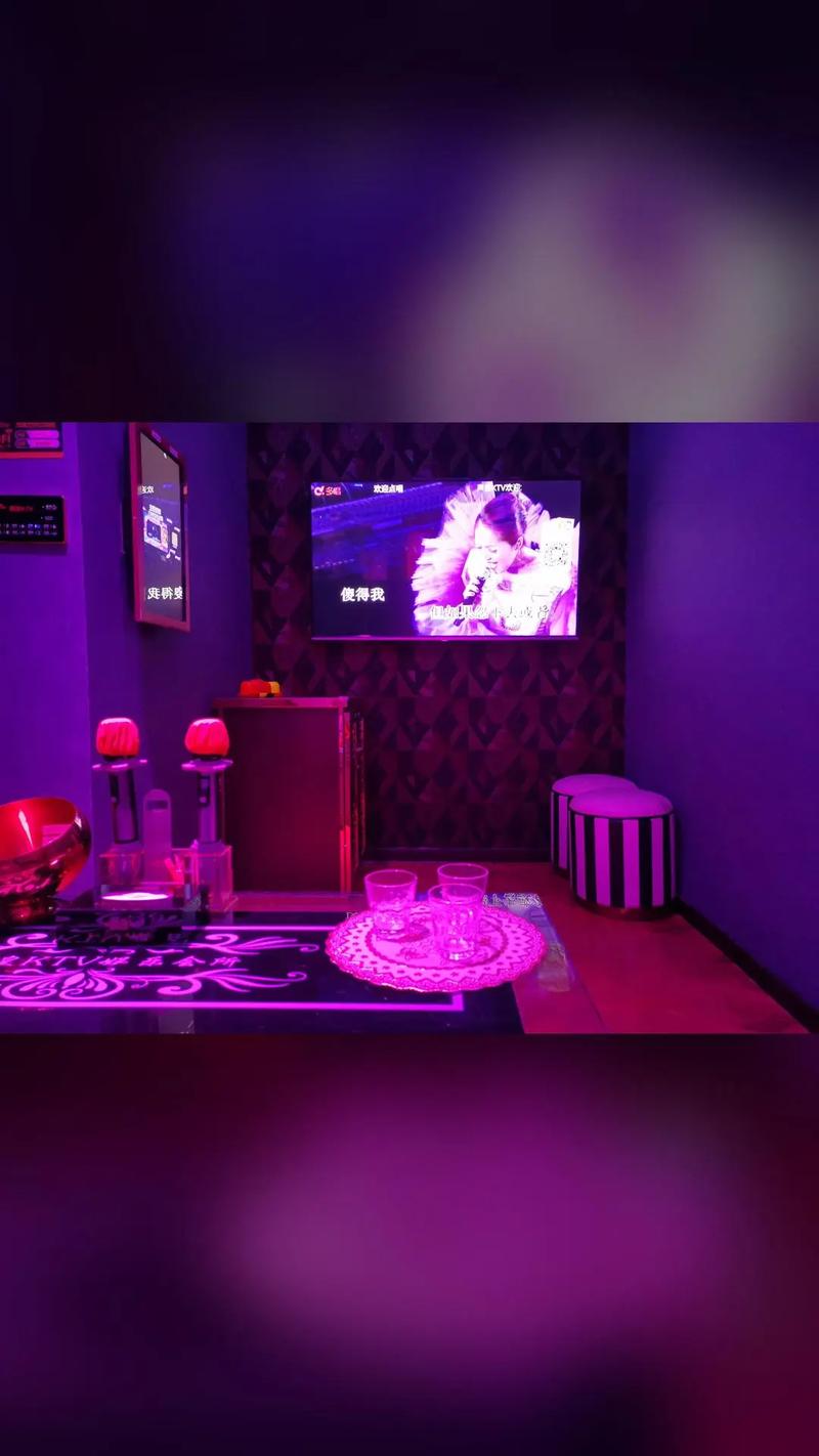 拍照紫色灯光背景图2