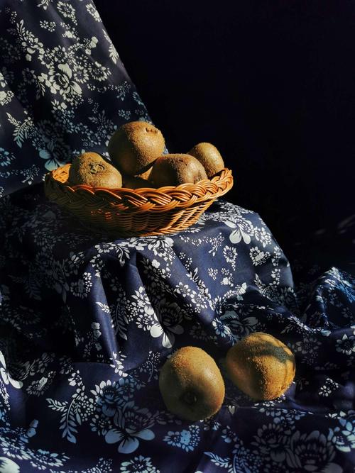 如何避免静物拍照时候的部分颜色过分艳丽失真(有图)?