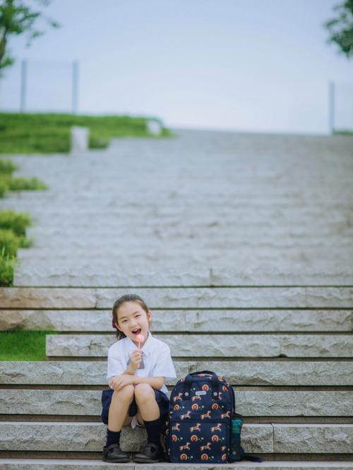 适合小学生的拍照姿势