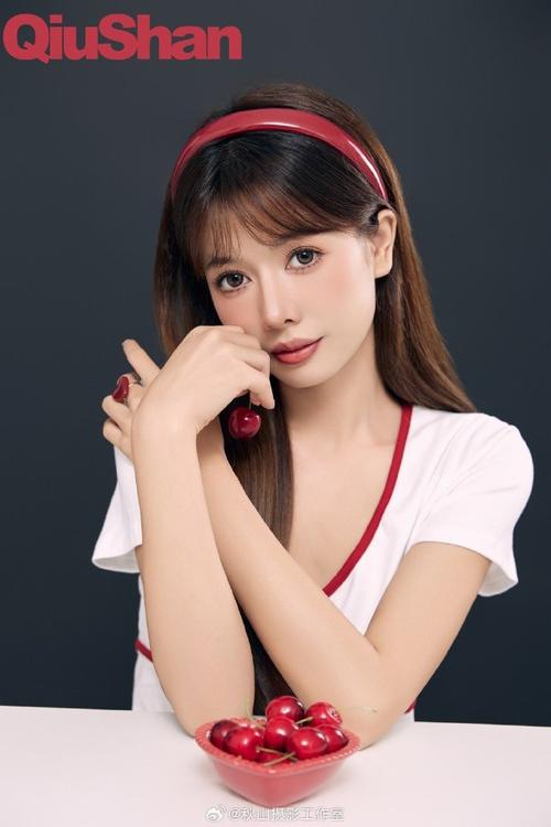 拍照姿势怎么摆男生头像图1